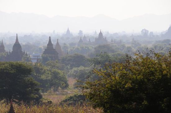 Verschiedene Ansichten der Tempel von Bagan, die Namen konnte ich mir leider nicht alle merken