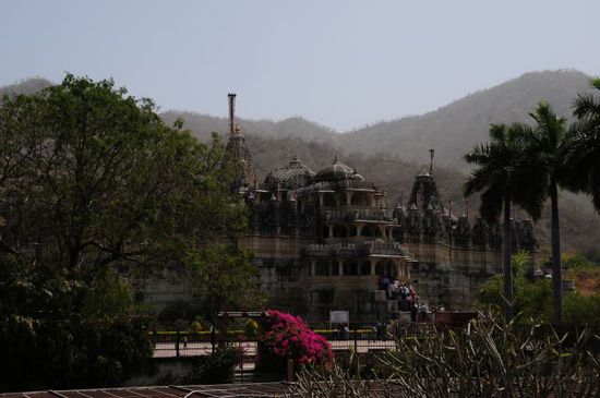Blick auf den Jain-Tempel