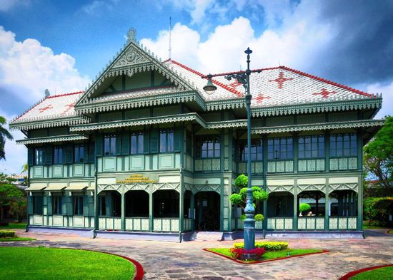 Im weitläufig angelegten Park....