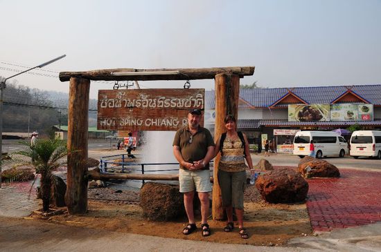 Erste Rast an einer übel riechenden heissen Quelle