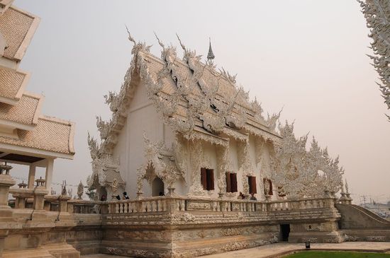Der zweite Stopp in Chiang Rai mit dem weissen Tempel Wat Rong Khun