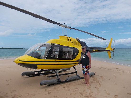 Nein, wir sind nicht damit geflogen!! Zwei Elektriker wurden auf dem kleinen Eiland abgesetzt, um eine Birne am Leuchtturm auszutauschen - so einen Job hat nicht jeder!