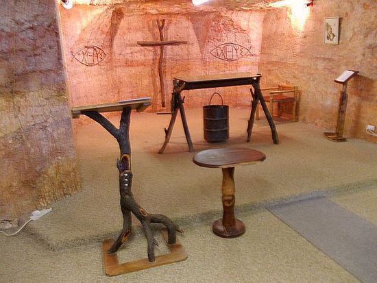 Andere Kirche, ehemals Mine, per Hand ausgebuddelt