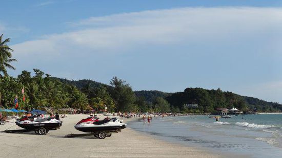 Unser Hausstrand "Pantai Cenang", der belebteste Langkawis