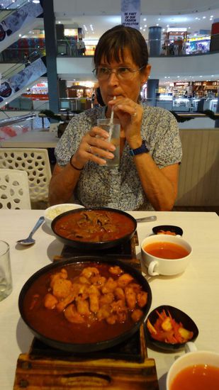 Korean Style - Kimchi, wir hatten Sizzling-Beef und -Chicken mit Knofi-Reis und einer Suppe dabei