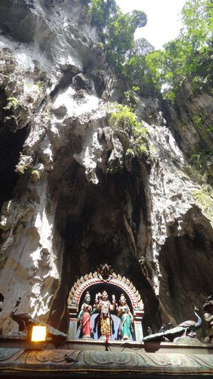 In der Haupthöhle, einige Gebetsnischen
