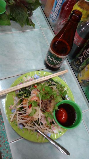 Mein Lunch mit lecker Saigon Bier