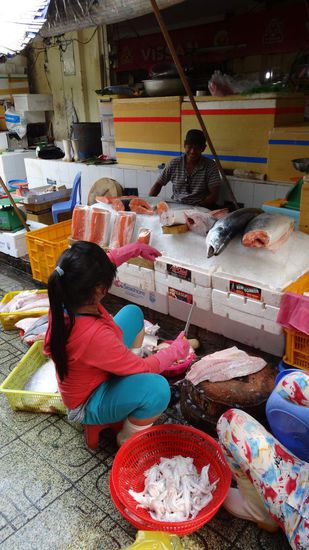 Frischer Fisch - einiges wird noch lebend verkauft