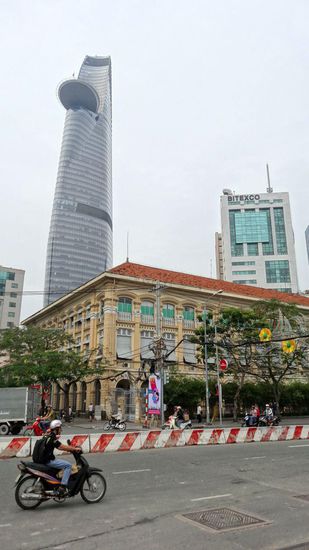 Alt und neu, der Bitexco Financial Tower im Hintergrund