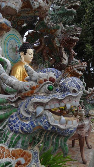 Die 9-köpfige Naga beschützt den Buddha