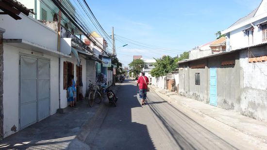 Zurück durch die ruhigen Seitenstraßen