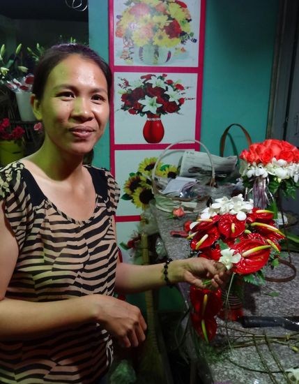 Dazwischen ein kleiner Blumenladen, .......