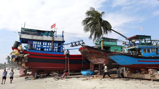 Repariert wird auch am Strand