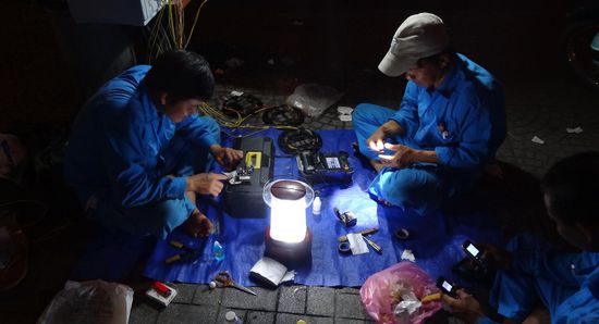 Neue Verkabelung wird gelegt, am nächsten Tag waren sie immer noch dabei