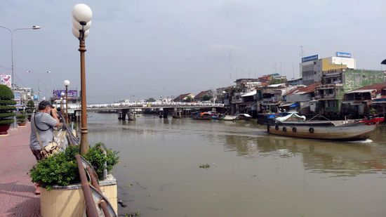 Die Uferpromenade direkt am Hotel