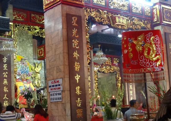 Da hinten links sitzt sie, Lady Xu