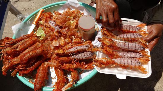 Lobster on the beach - vor 3 Jahren noch einfach auf Papier gereicht, jetzt im Styroporbehälter, die findet man auch schon reichlich im Straßenmüll wieder