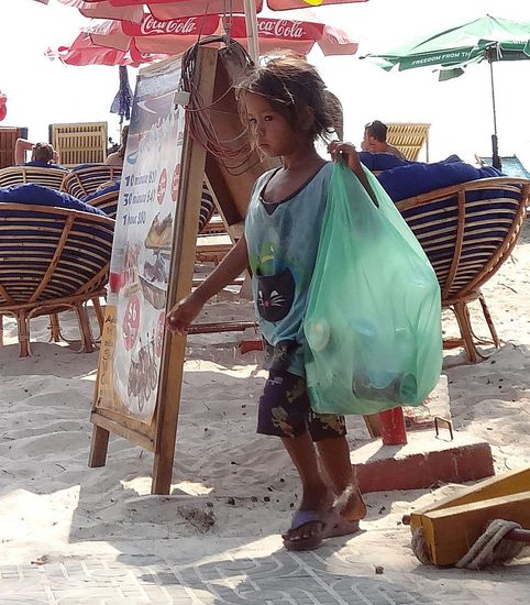 Müllkids - ein leider alltägliches Bild