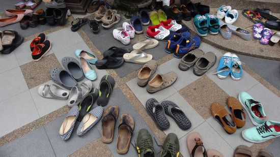 Tempel - no shoes!