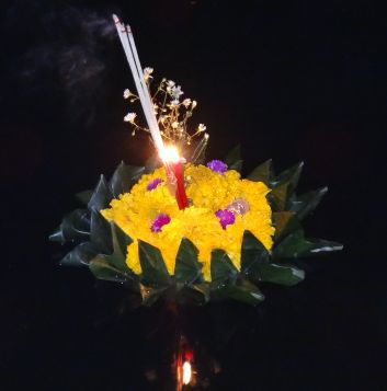 Genauso wie der schwimmende Krathong!