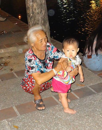 Alt und Jung sind auf den Beinen