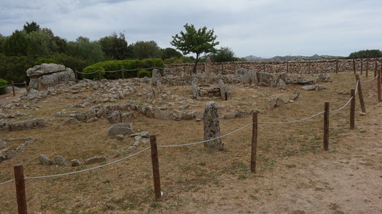 Blick über die Mauer auf Li Muri