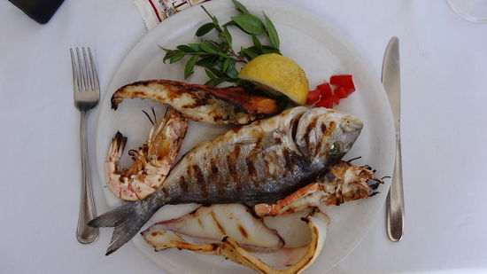 ....gefolgt von einem Teller gebratener verschiedener Meerestiere!