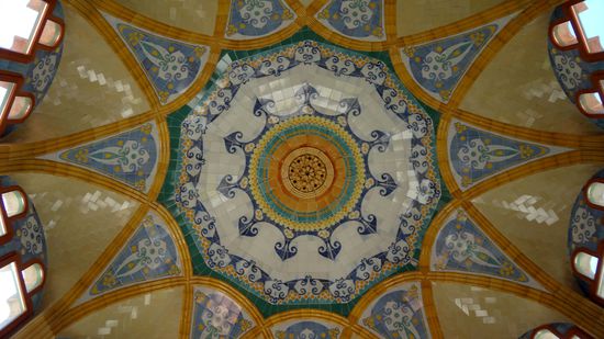 Wunderschöne Fliesenmosaike zieren viele Decken