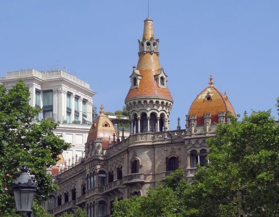 Das Dach ist aufgefallen, Cases Antoni Rocamora