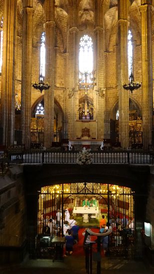 Dort unten finden täglich mehrere Predigten