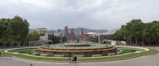 Blick auf den Placa de Espanya, rechts am Bildrand die ehemalige Stierkampfarena