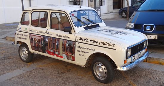 So einen hatte ich in den 70ern, mein 2. eigenes Auto, in gelb, leider nicht so rostfrei wie dieser!