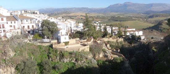 Blick vom Mirador de Aldehuelva auf die andere Seite der Brücke hinunter