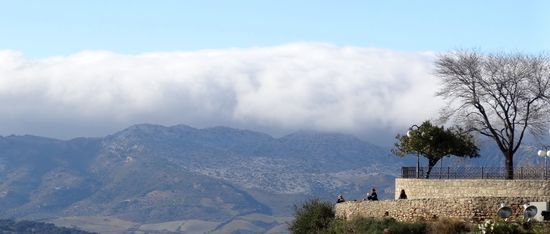 Da kommen schon die ersten Wolken über die Berge Richtung Ronda