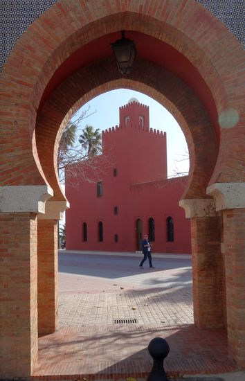 Blick auf das Centro Cultural Castillo de Bil-Bil, erbaut im Jahre 1927, 30 Jahre in Privatbesitz einer Familie, direkt an der Promenade gelegen, vor Weihnachten fanden dort Konzerte statt