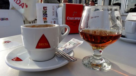 Gern genommenes Gedeck, Café und Brandy