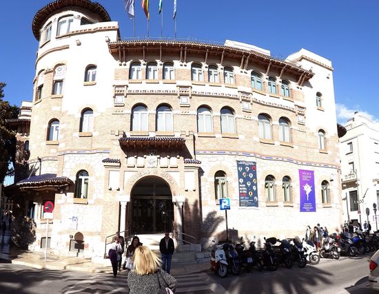 Vorbei an der Universität Malaga, dahinter fängt gleich der Alcazaba an