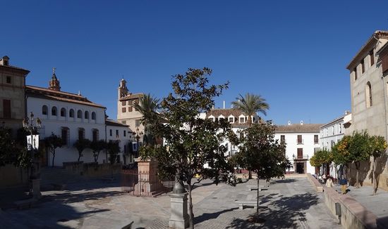 Links das Stadtmuseum, Palacio de Nájera
