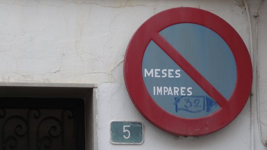 Das ist uns bei der Parkplatzsuche sofort aufgefallen, genauso gibt es Schilder "meses pares" um unsere Unterkunft herum, muss man je nach geraden oder ungeraden Monaten auf nur einer Strassenseite parken!