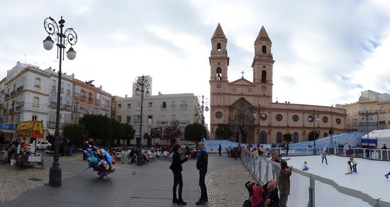 Plaza de San Antonio, mit Eislauffläche, Musik, Buden, war Stimmung!