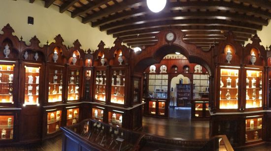 Altes Apothekeninterieur