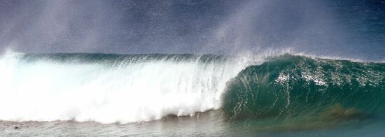 Knapp verpasst, im Wellentunnel ist ein Surfer