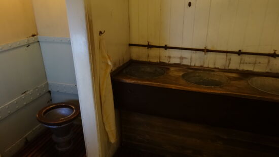 Toilette und Waschraum