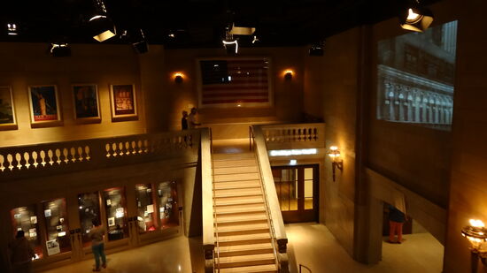 Ankunft.....vorher kann man als Besucher einen Einbürgerungstest machen.......und einwandern oder man wird abgewiesen......war auch schon damals nicht einfach, einzuwandern, es sei denn, man hatte das nötige Kleingeld für einen Neuanfang