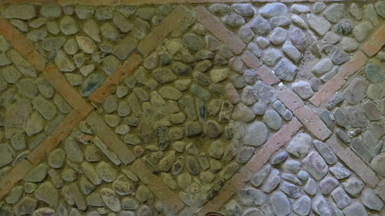 Fussboden im Wohnbereich, sonst nur Erde