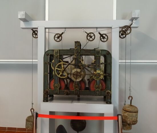 Im Pavillon Paderborn u.a. dieses mechanische Uhrwerk aus der Schlosskapelle 19.Jh., bis in die 50er Jahre in Betrieb