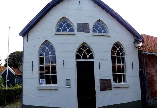 Eine kleine Synagoge aus dem Jahr 1842, wurde bis zum 2.WK genutzt, nun mit einer Gedenktafel der deportierten Juden versehen