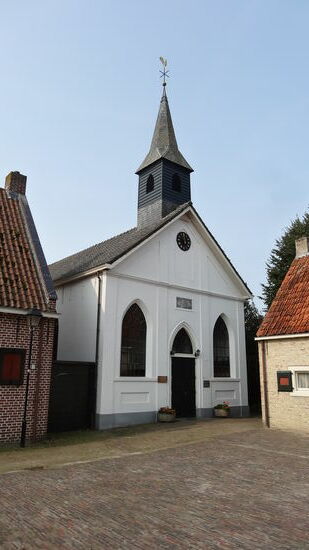 Die erste Kirche wurde hier im Jahre 1604 gebaut, in 1869 abgebrochen und durch diesen Bau ersetzt