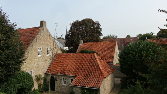 Unser Rundgang über den Damm, Blick auf die Häuser