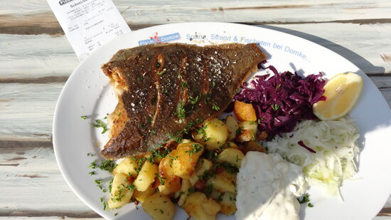 Und wir sind, wenn auch mit Verspätung, in Ahlbeck bei "Fisch Domke" zu unserem Fischessen gekommen, lecker Scholle gabs.